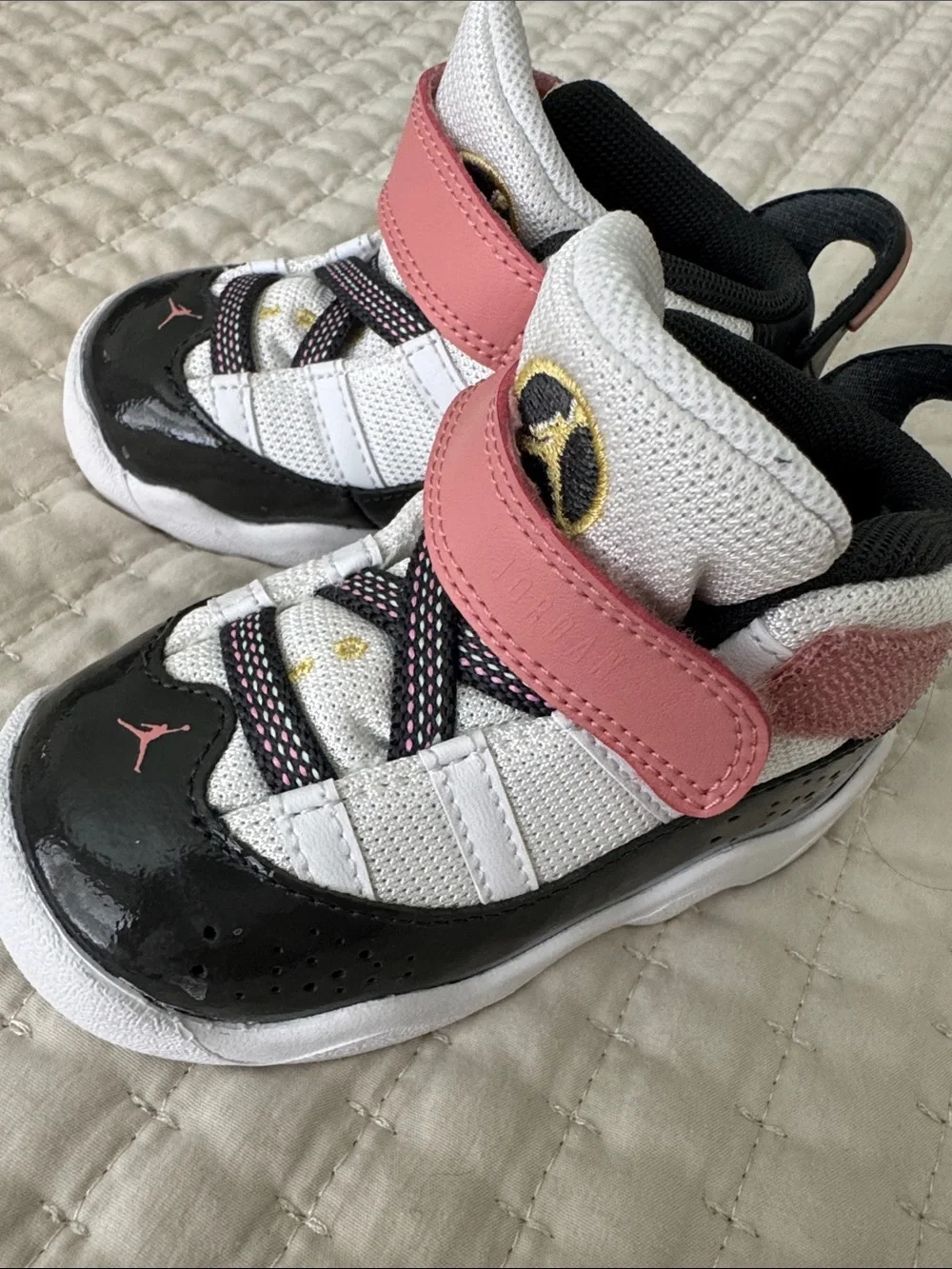 Nike Kids High-Top Sneakers in White, Black & Pink